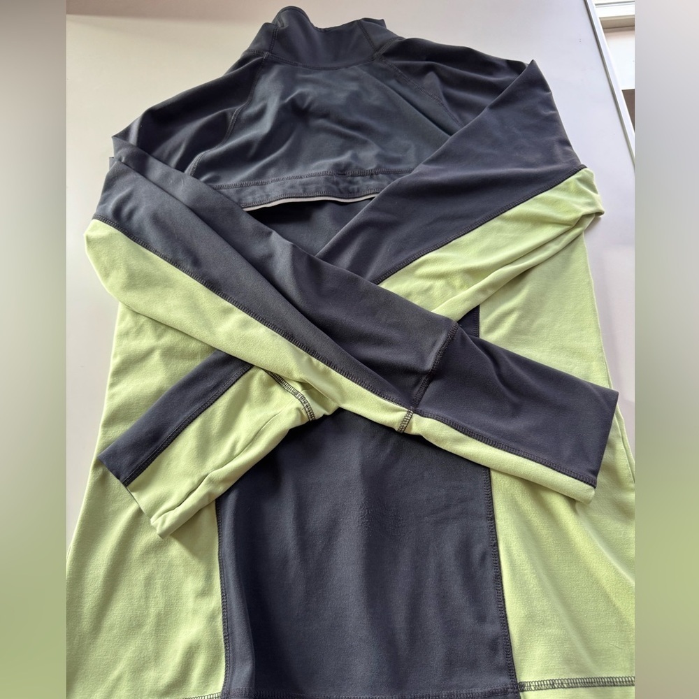 Old Navy womens Two-Tone zip up jacket - Picture 8 of 9